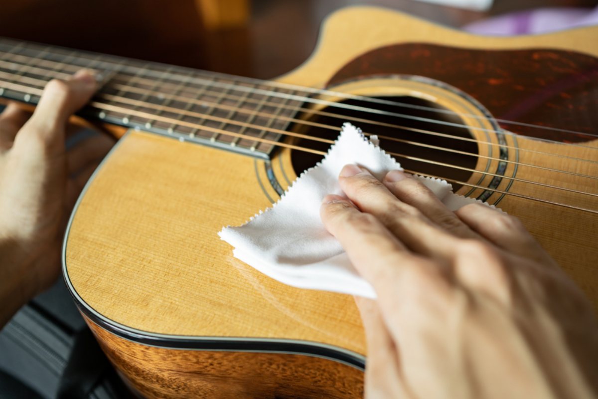 How to Clean Guitar Strings