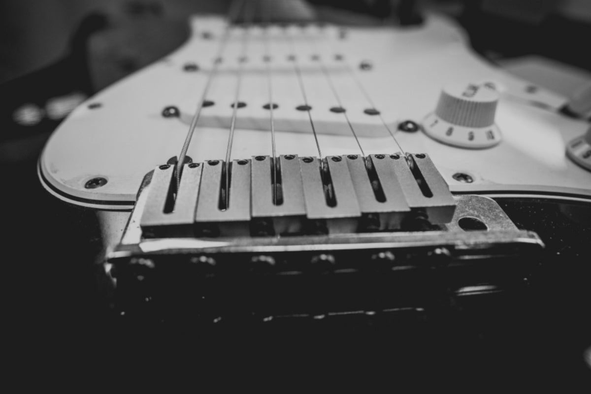 How to Wire Your Stratocaster for Silent Performances