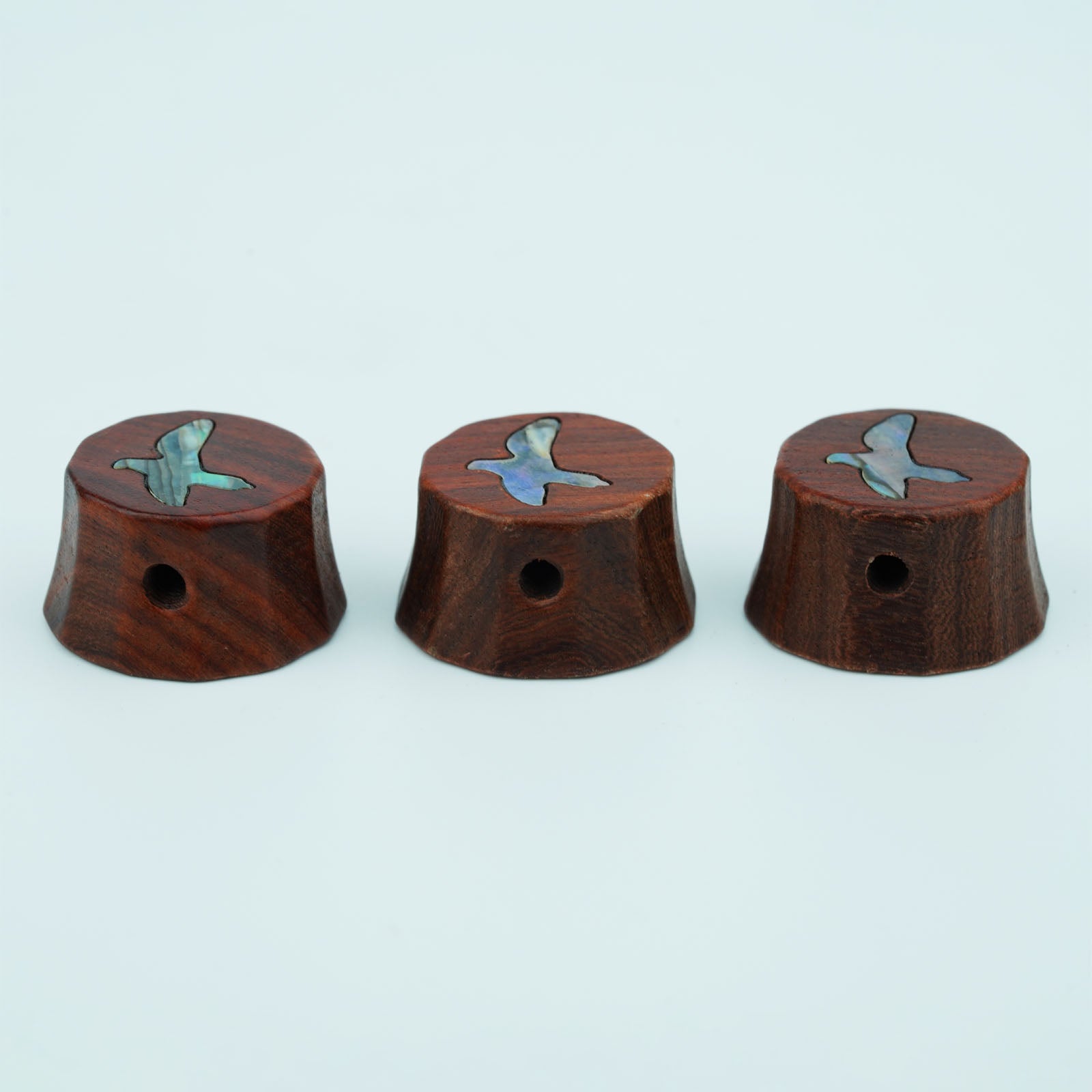 Bouton de potentiomètre de style PRS Guyker WK014 Surface en bois rouge et en bois noir avec motif d'oiseau